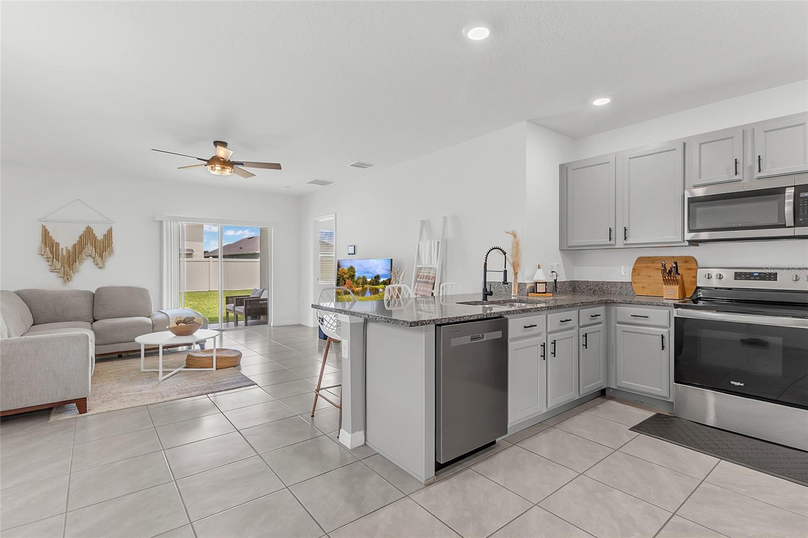 3664 Sungrove Cir Property Photo 6