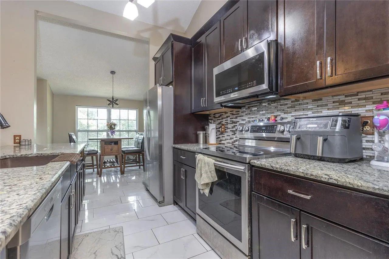 TB8529885 Property Photo 3