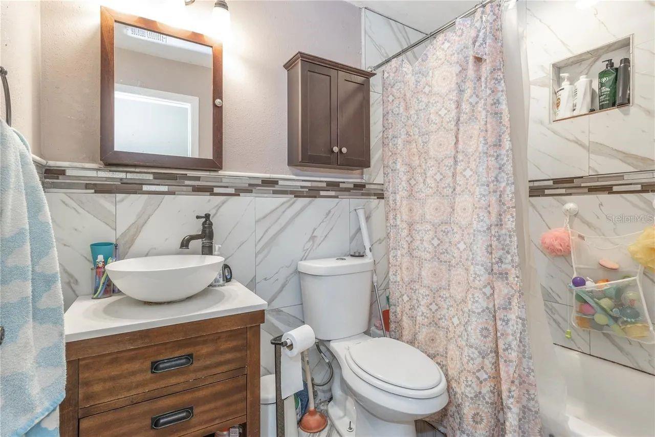 TB8529885 Property Photo 4