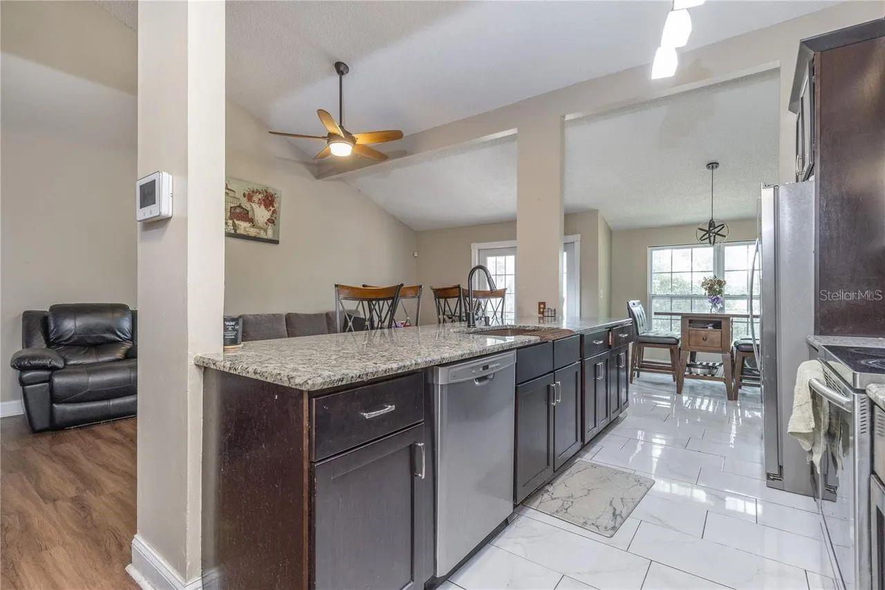 TB8529885 Property Photo 10