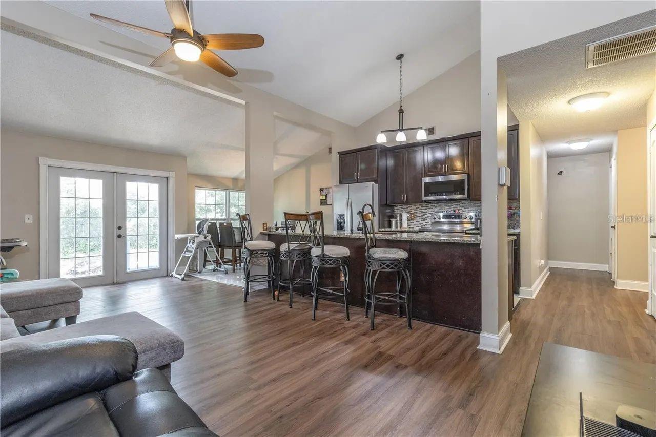 TB8529885 Property Photo 11