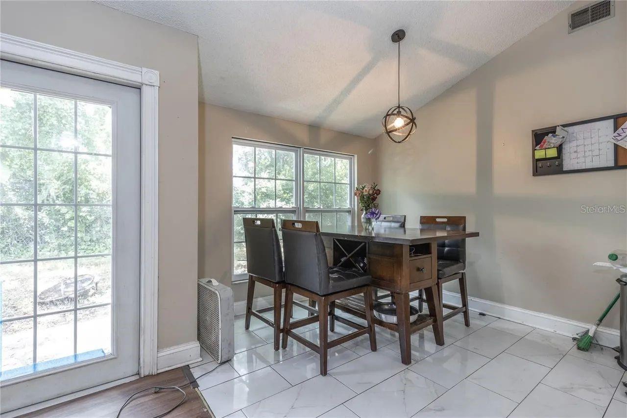 TB8529885 Property Photo 12