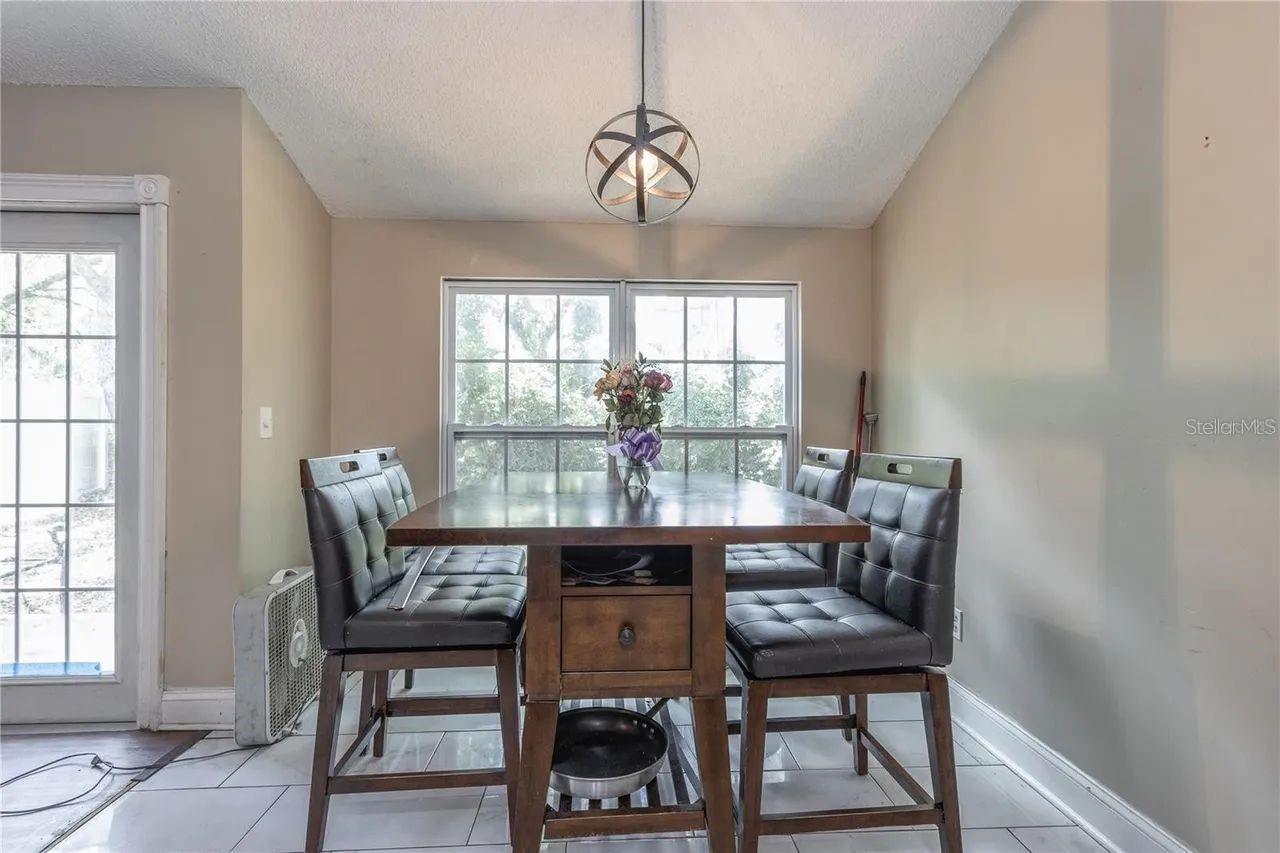 TB8529885 Property Photo 13