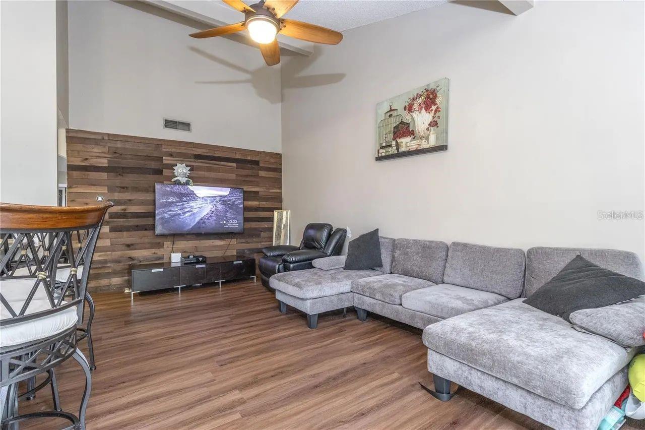 TB8529885 Property Photo 15
