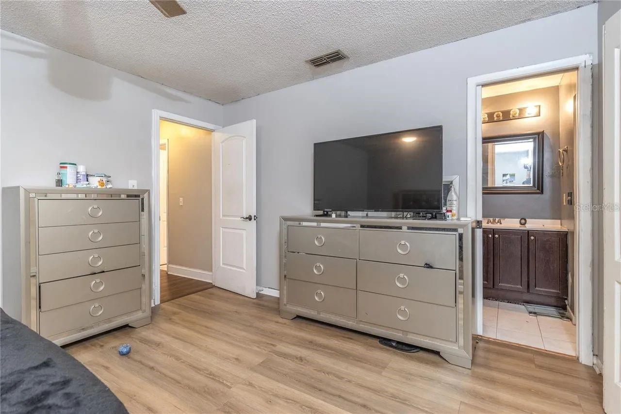 TB8529885 Property Photo 20