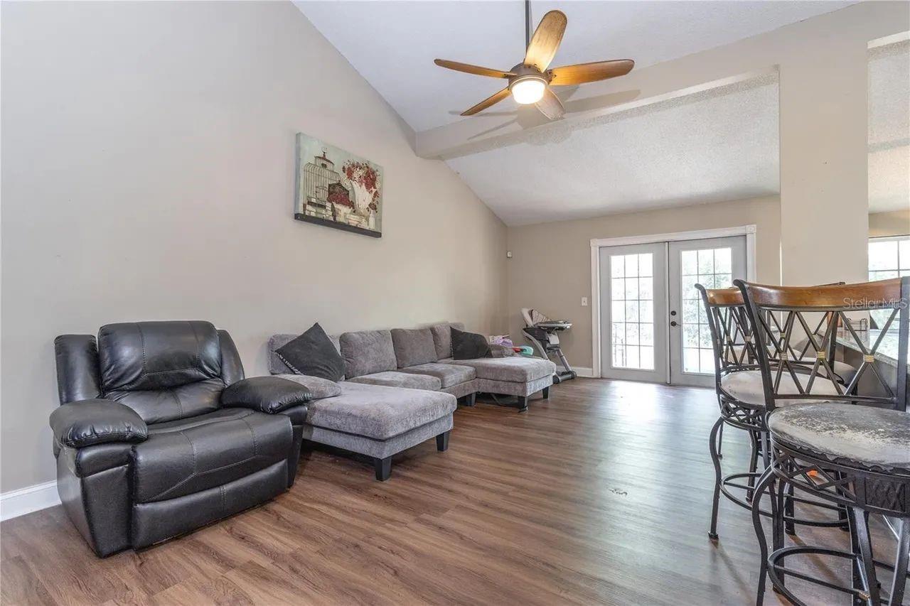 TB8529885 Property Photo 21