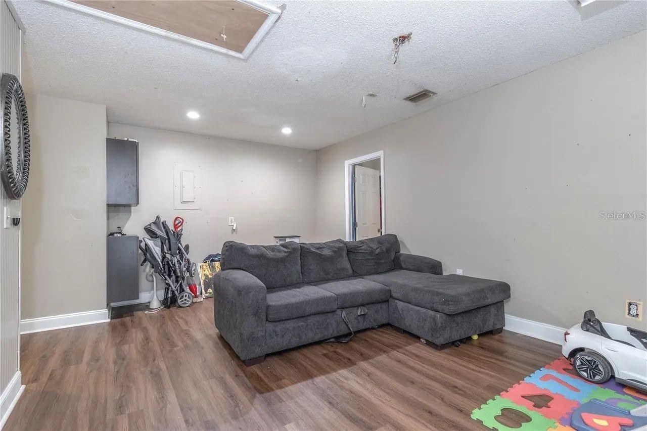 TB8529885 Property Photo 22