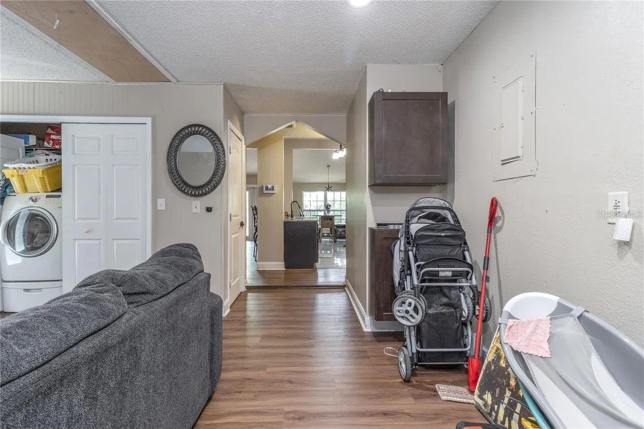TB8529885 Property Photo 23