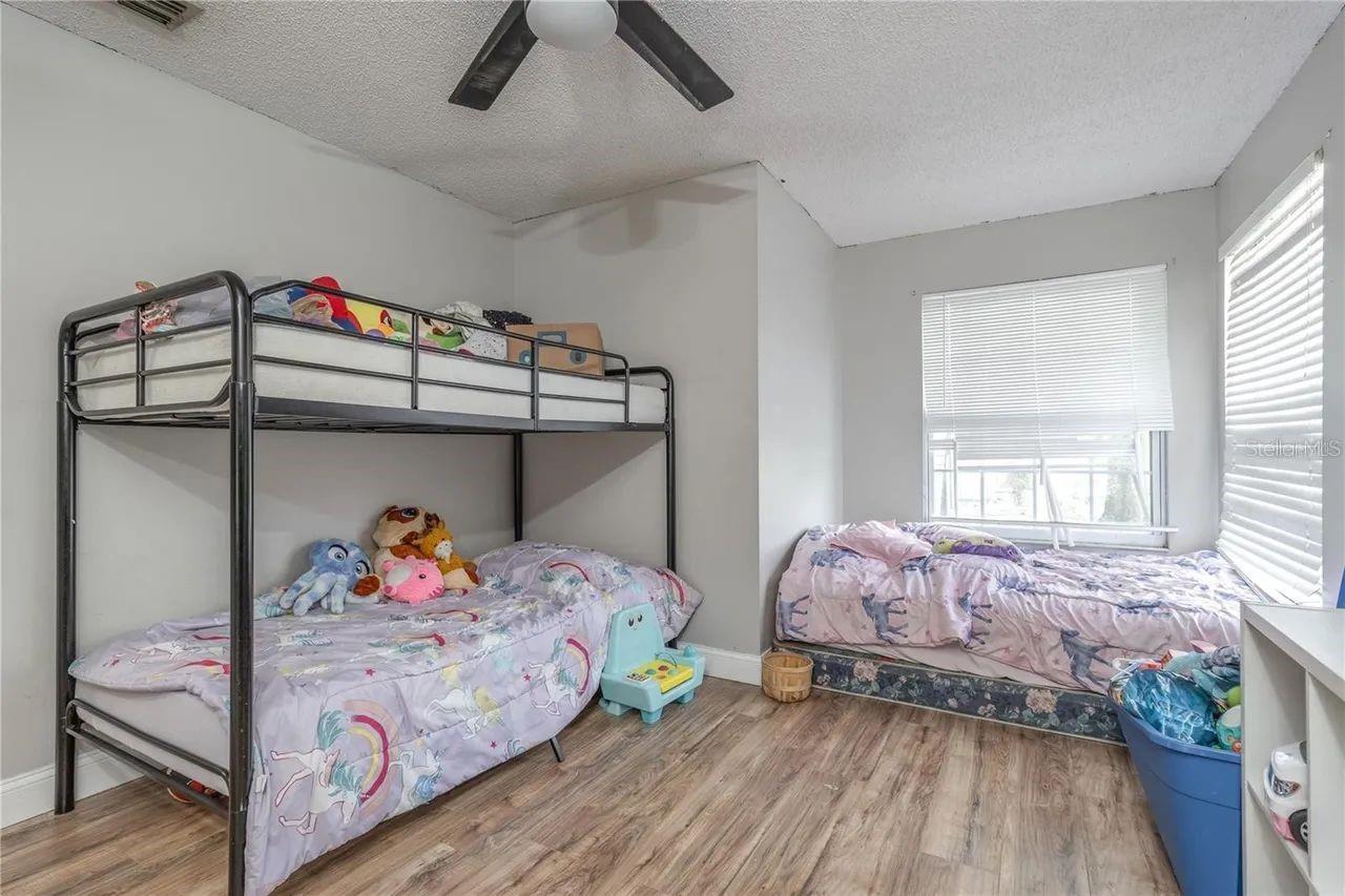 TB8529885 Property Photo 24