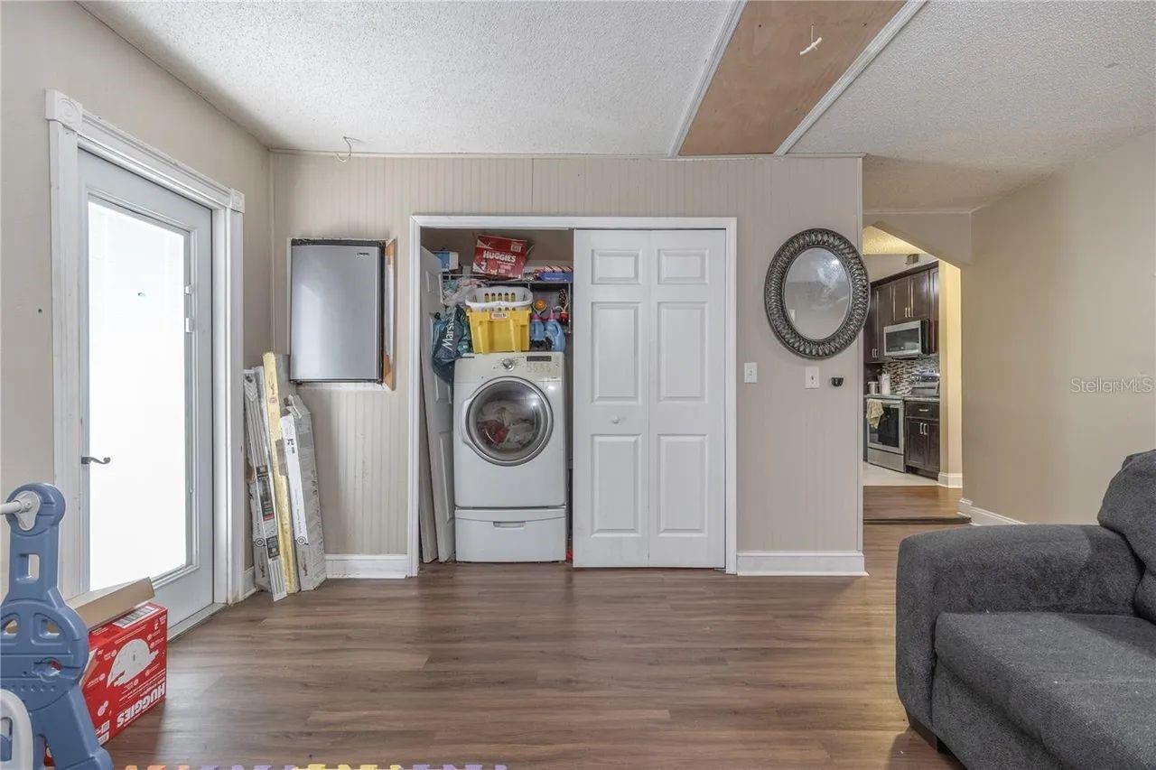 TB8529885 Property Photo 26