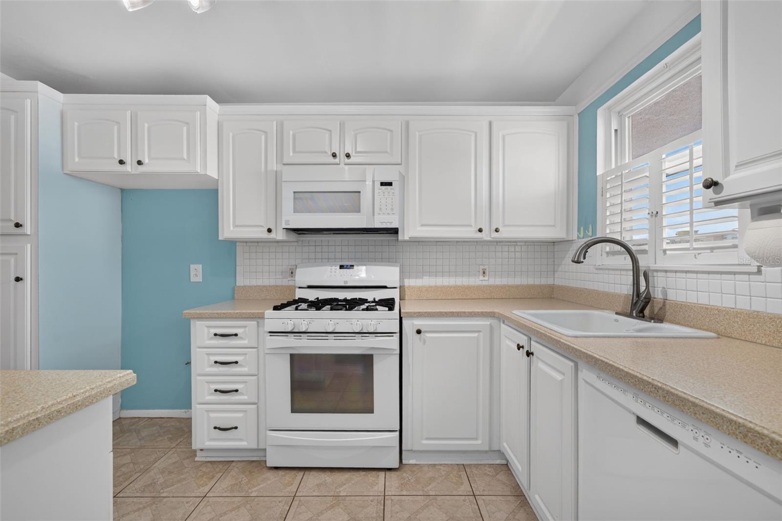 6025 Shore Blvd S #602 Property Photo 10