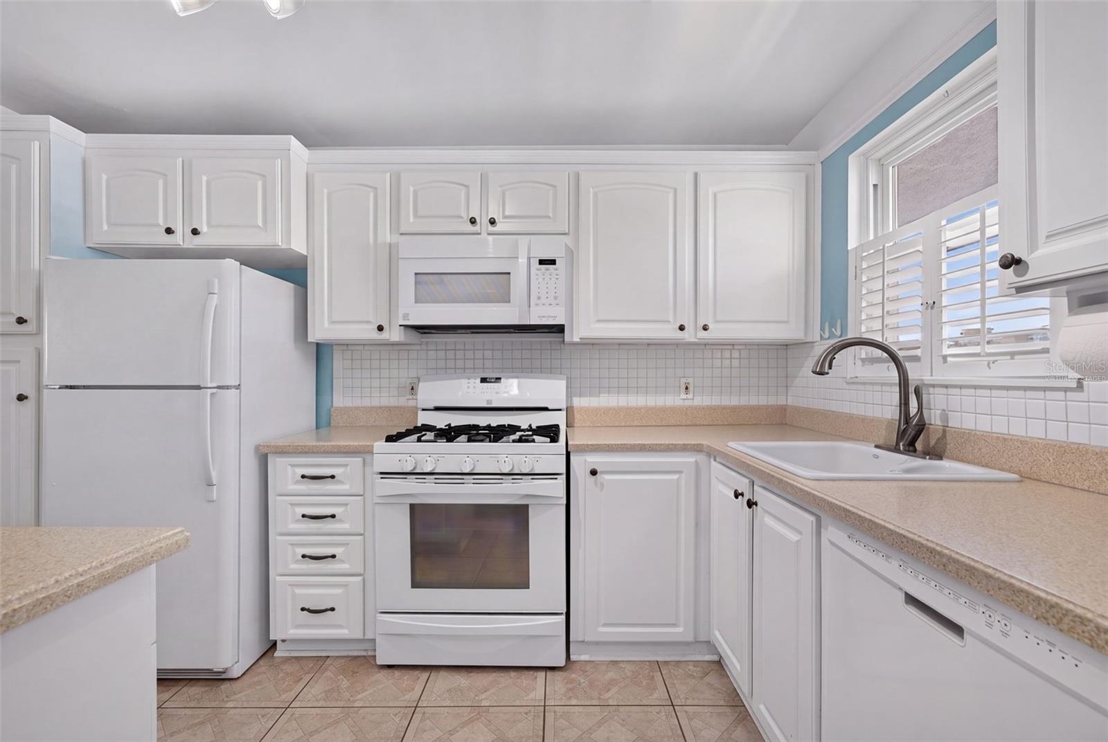 6025 Shore Blvd S #602 Property Photo 11