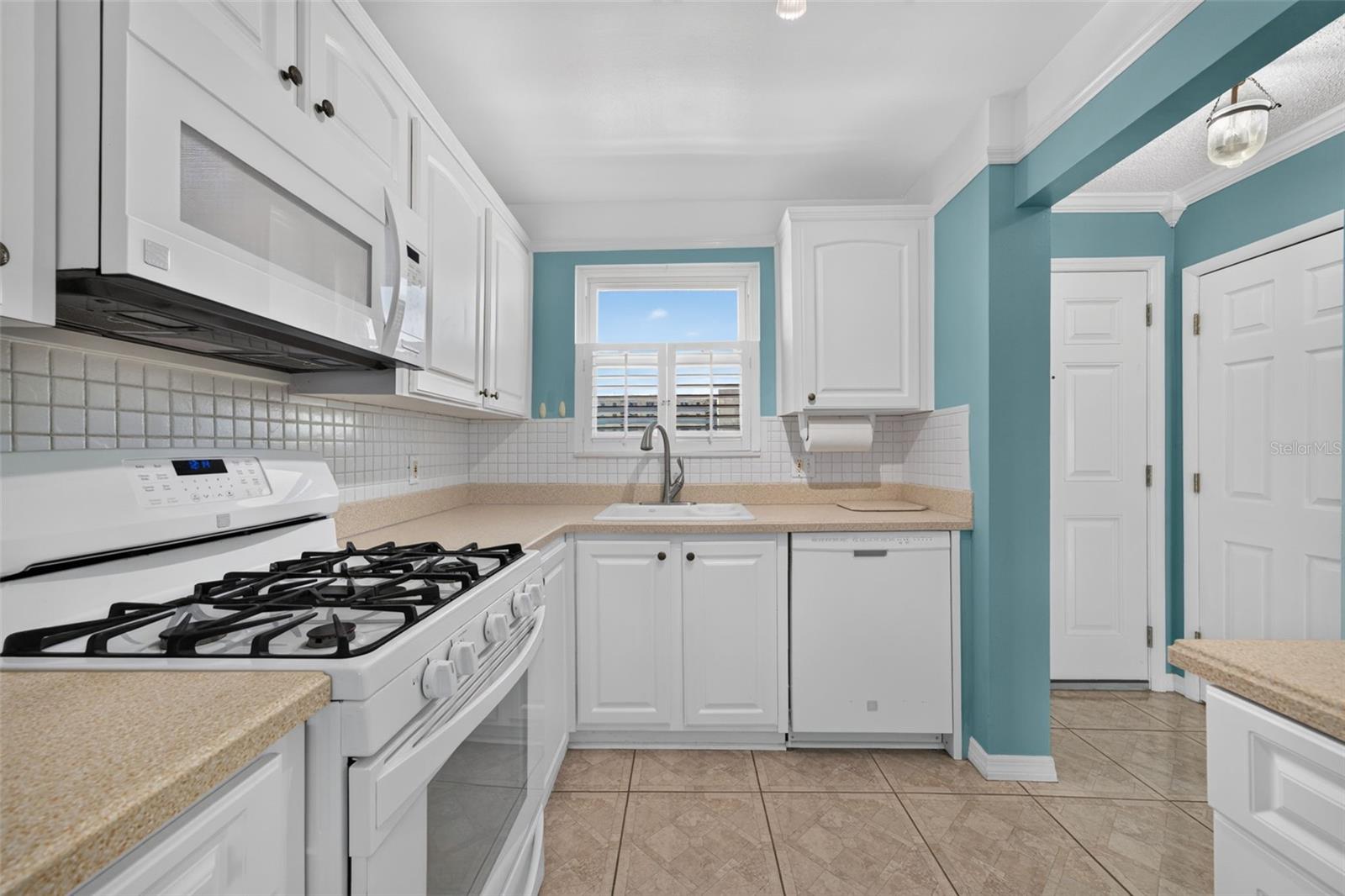 6025 Shore Blvd S #602 Property Photo 13