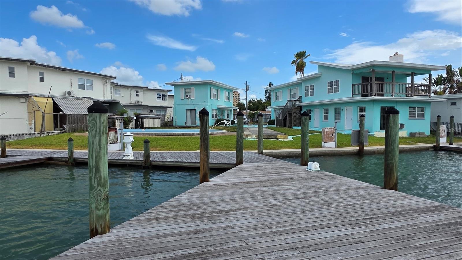 627 Bay Esplanade Property Photo 2
