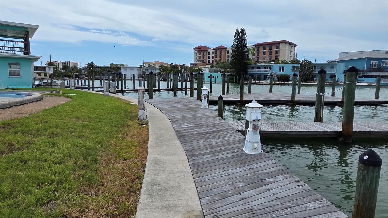 627 Bay Esplanade Property Photo 3