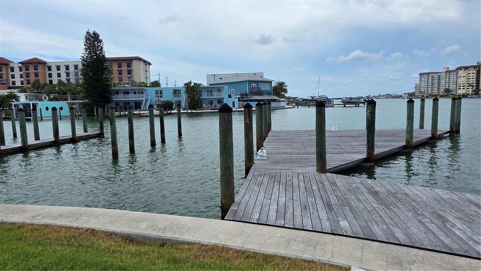 627 Bay Esplanade Property Photo 7