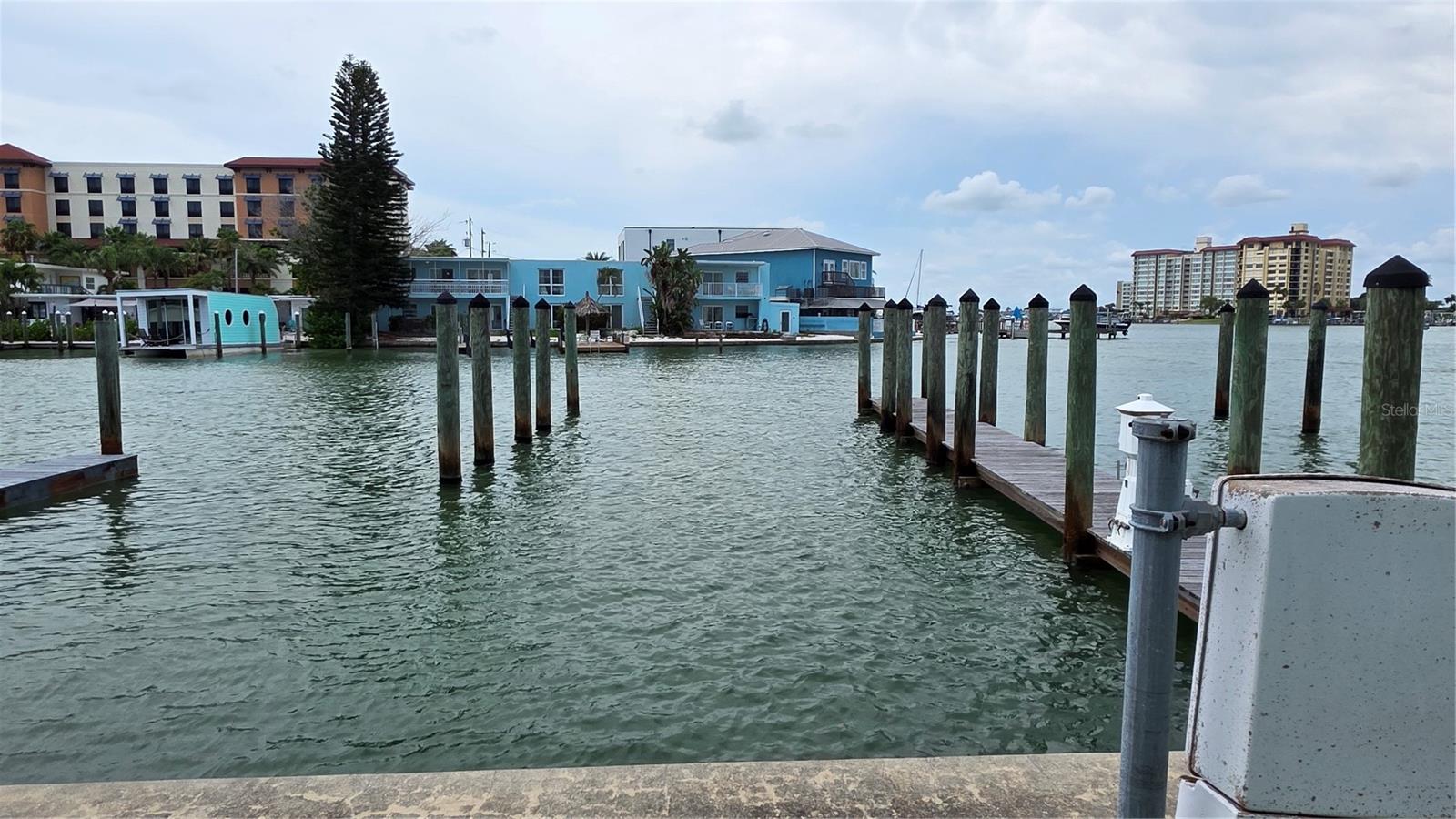 627 Bay Esplanade Property Photo 9