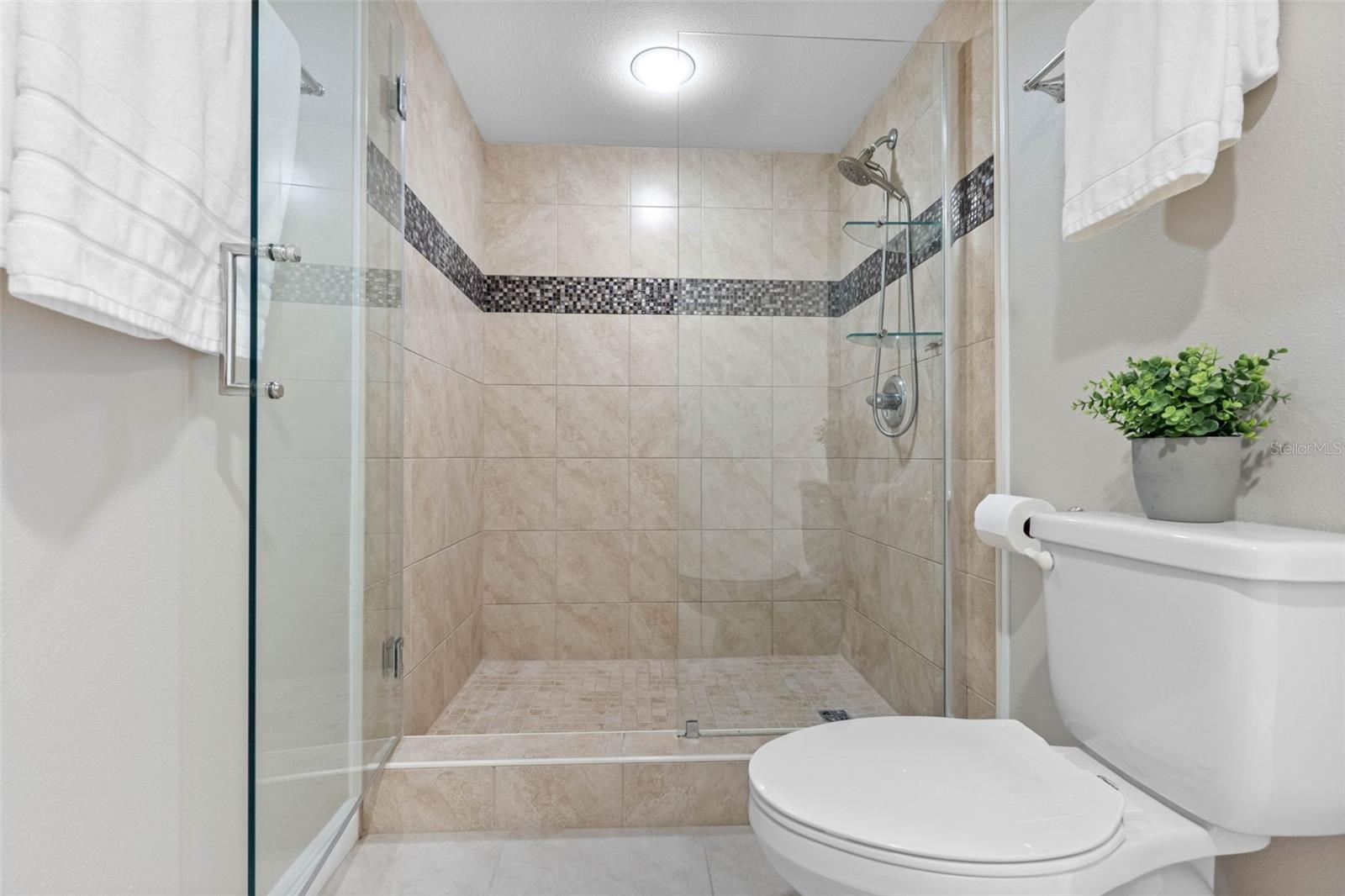 223 Island Way #7f Property Photo 18