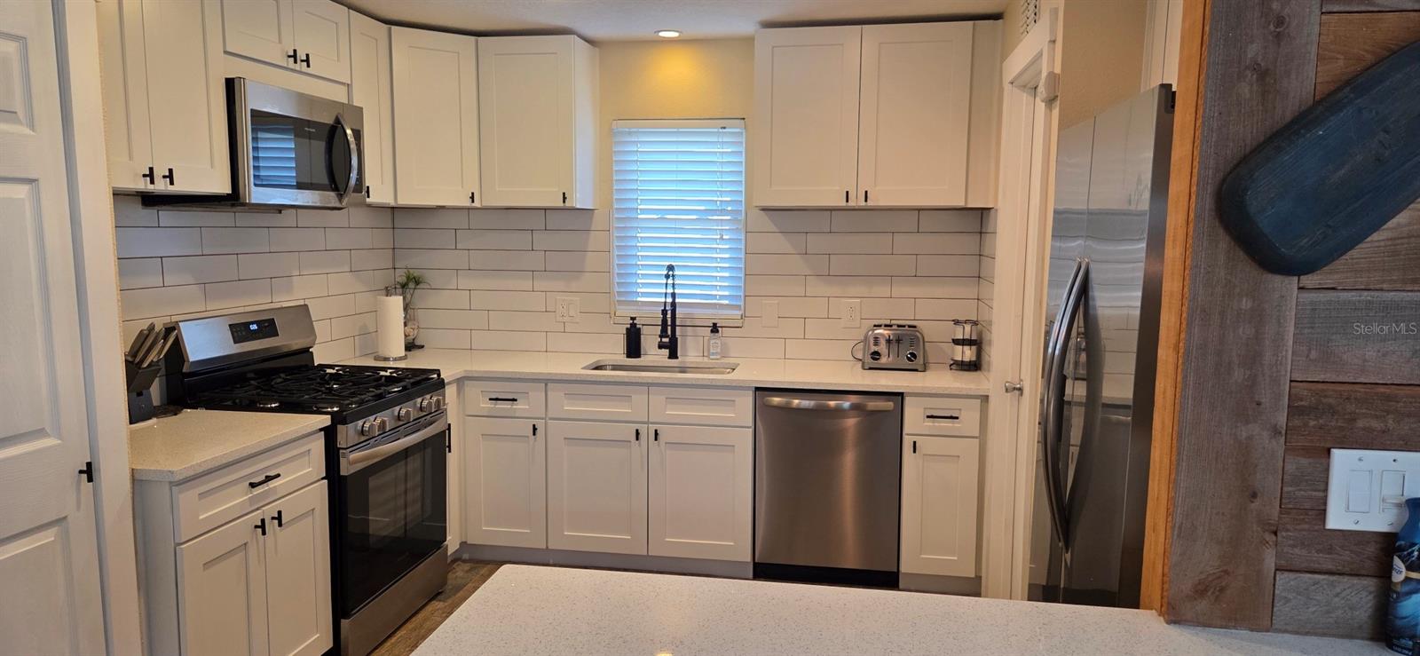 4457 Floramar Ter Property Photo 10