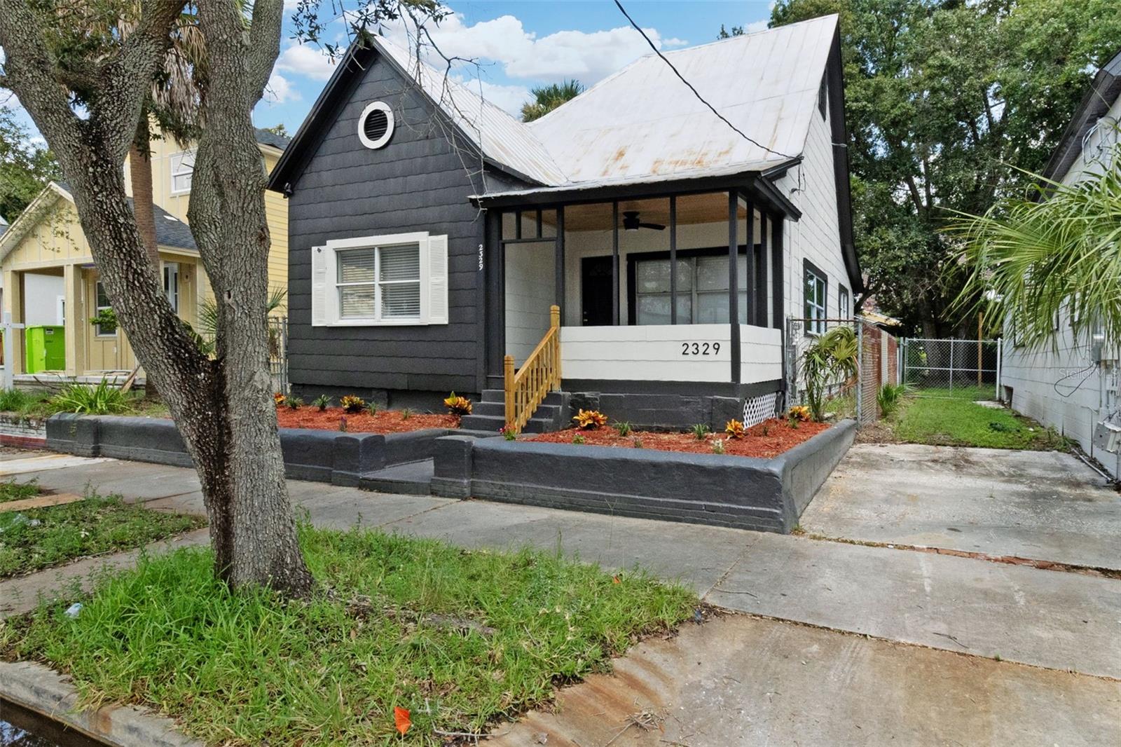 2329 W BEACH ST Property Photo 1