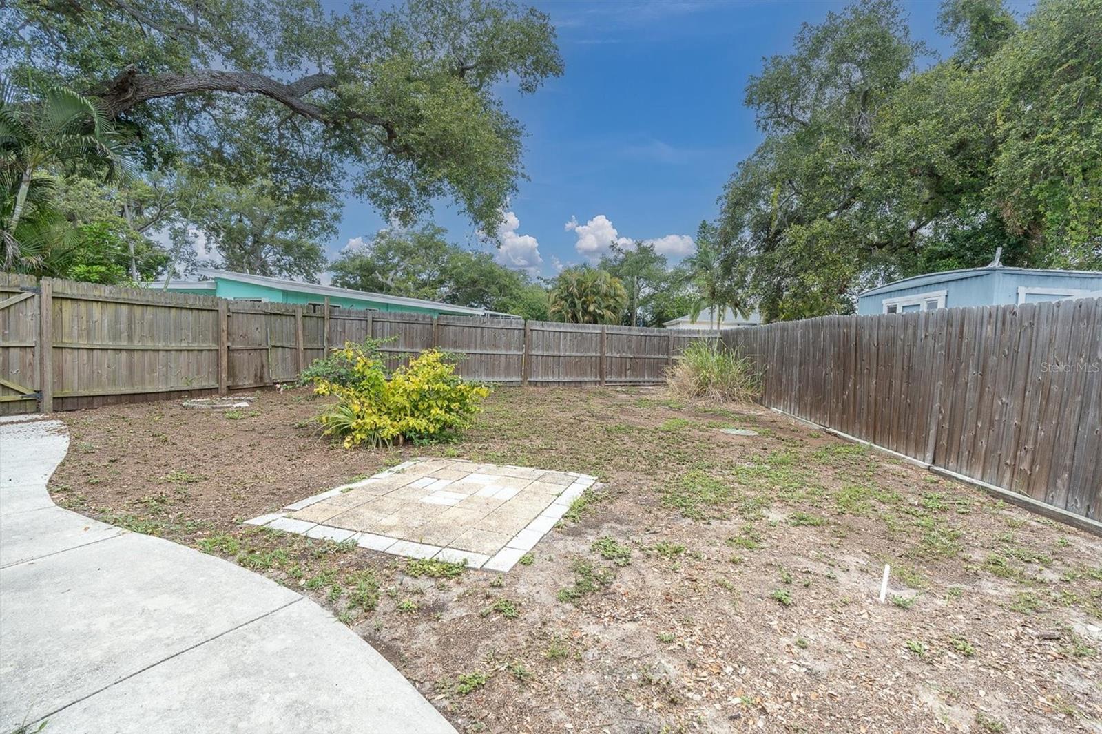 4986 Woodland Dr Property Photo 4