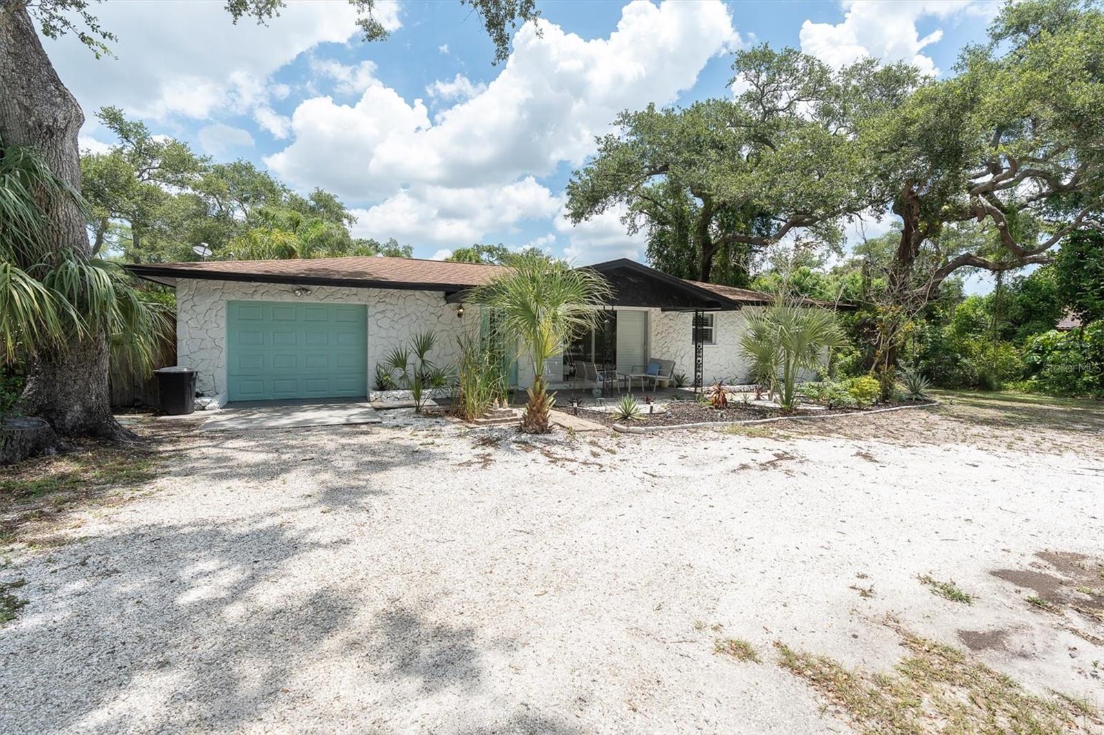 4986 Woodland Dr Property Photo 6
