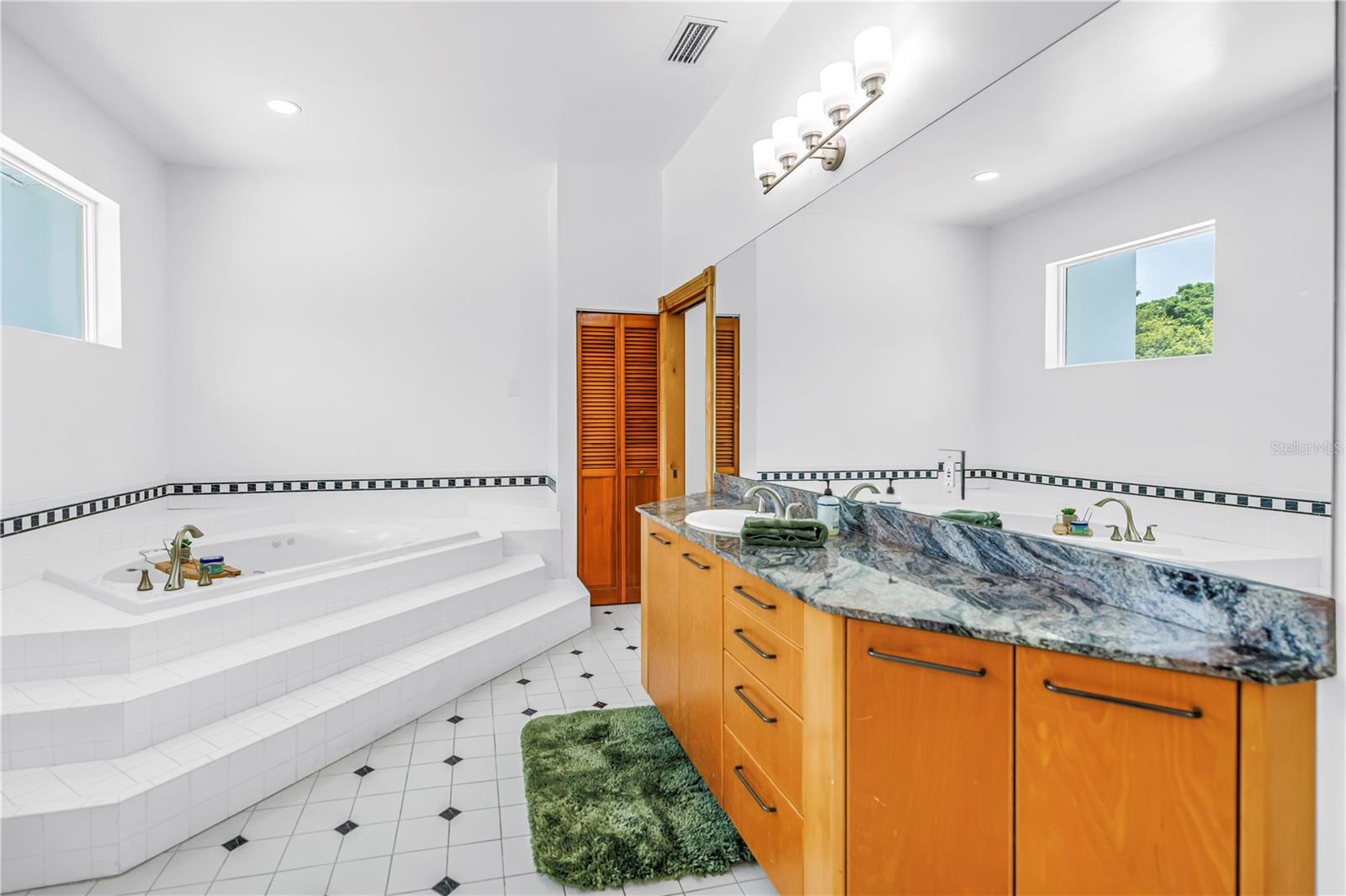2280 Pinellas Point Dr S Property Photo 58