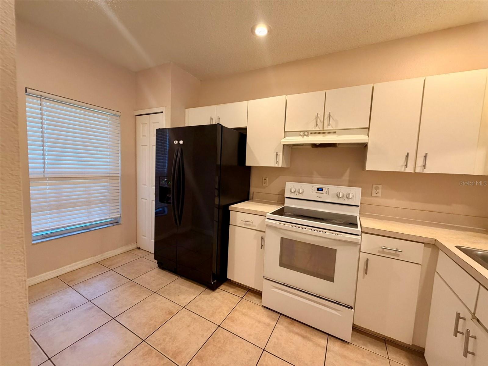 TB8530109 Property Photo 10