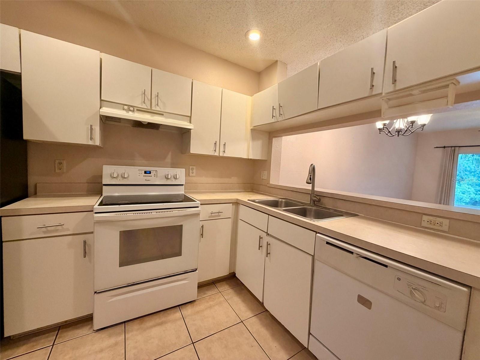 TB8530109 Property Photo 11