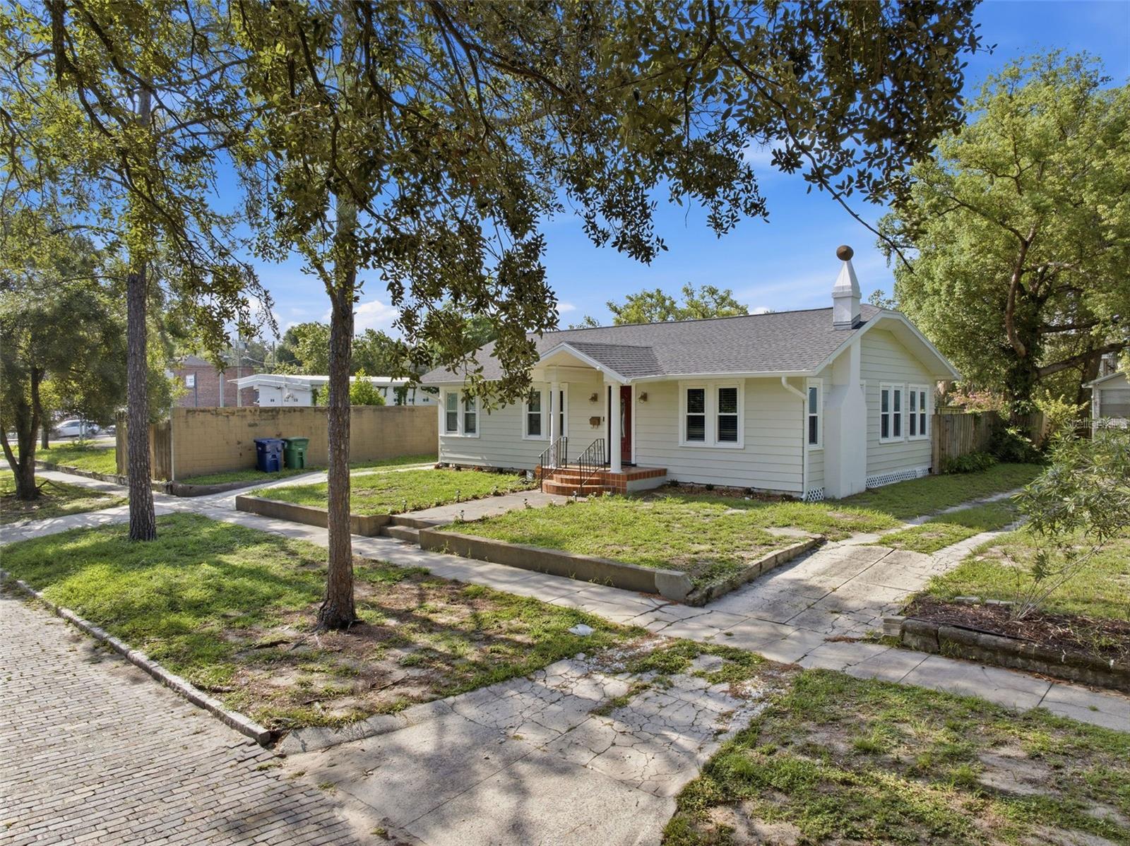 106 W Comanche Ave Property Photo 3