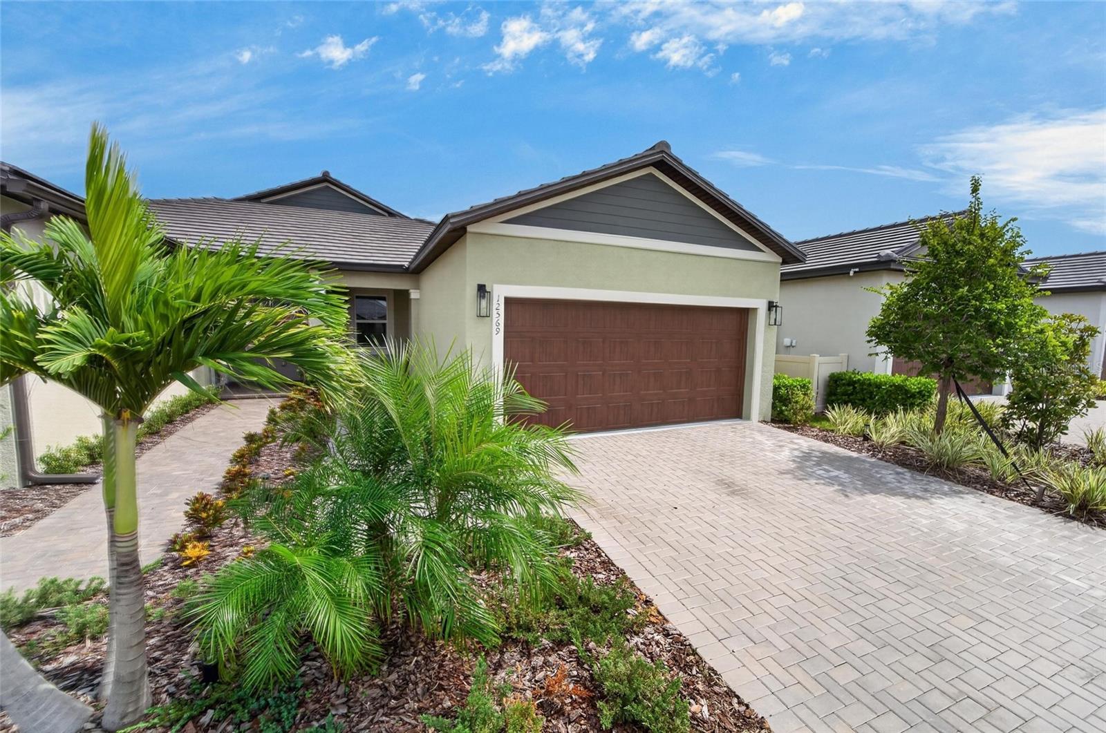 12569 Lily Quartz Loop Property Photo 4