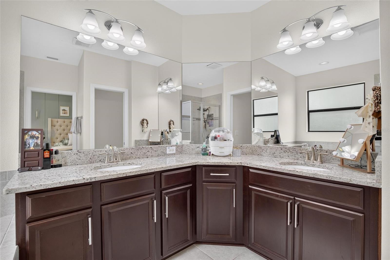 4752 Wandering Way Property Photo 19