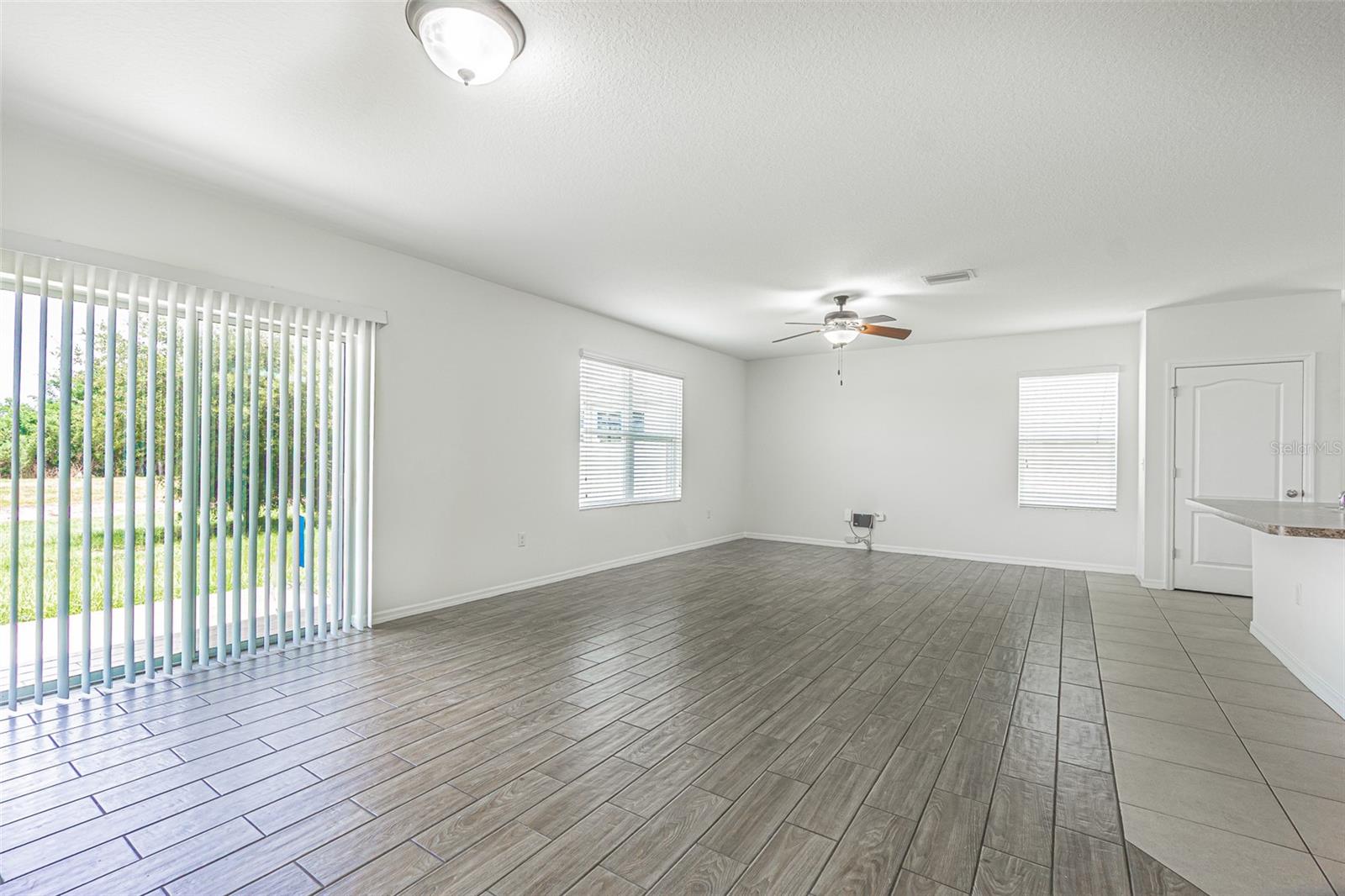 10536 Whispering Hammock Dr Property Photo 3