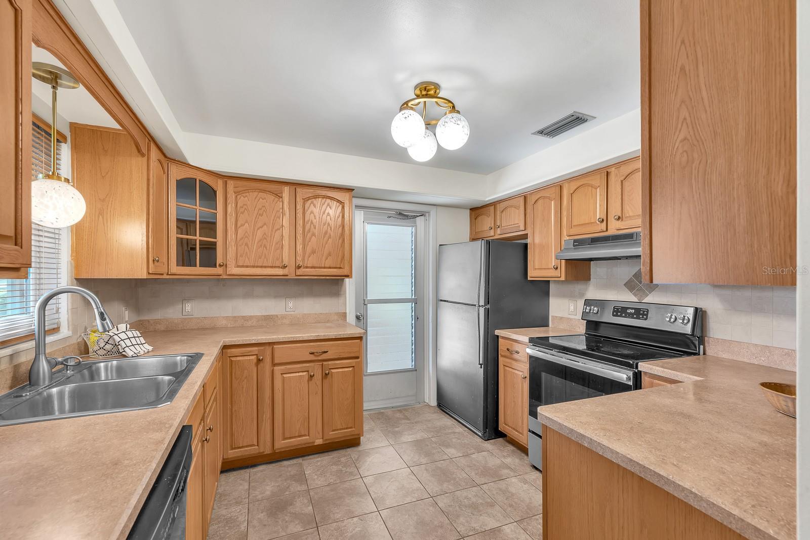 11081 143rd St Property Photo 9