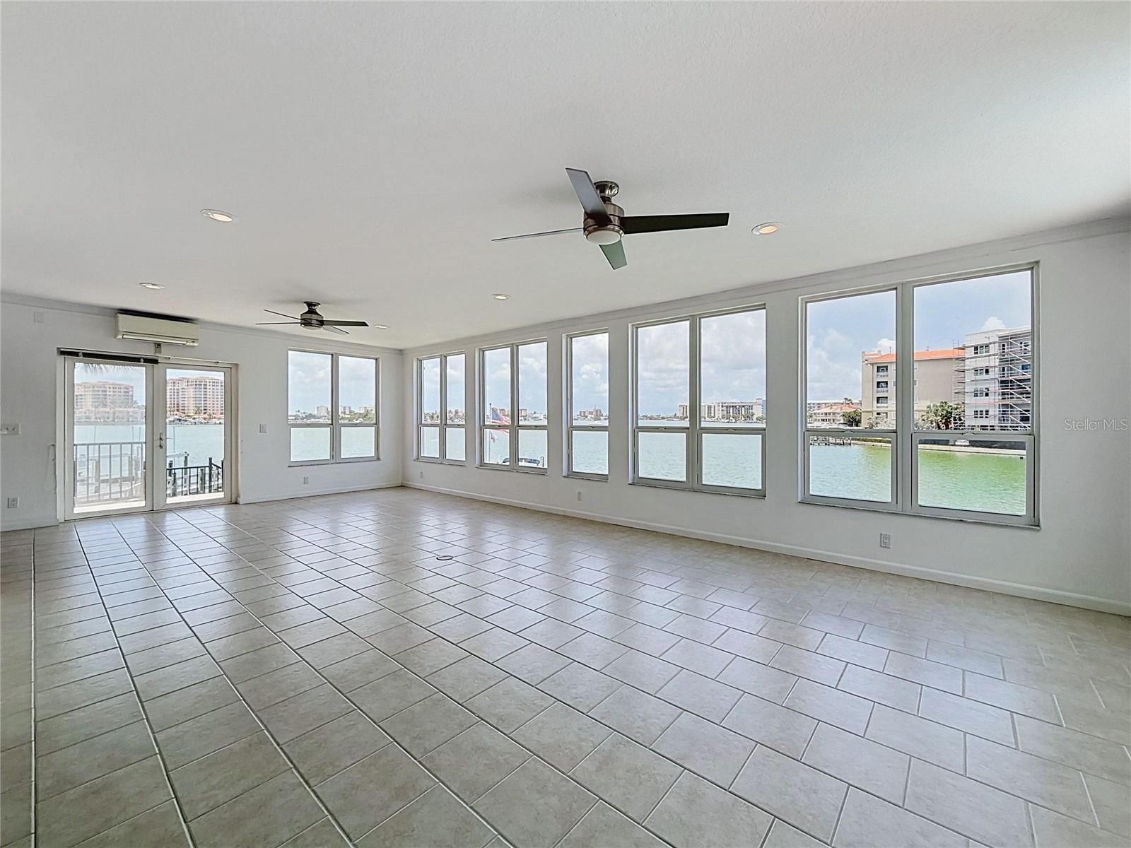 210 Dolphin Pt #c Property Photo 7