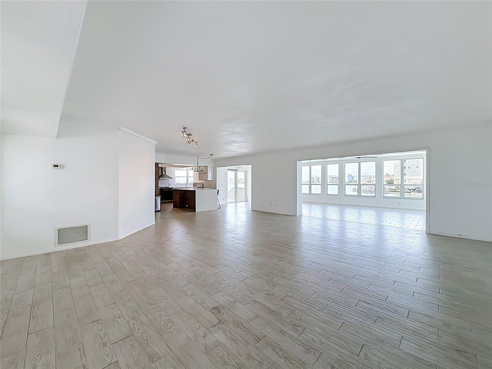210 Dolphin Pt #c Property Photo 8