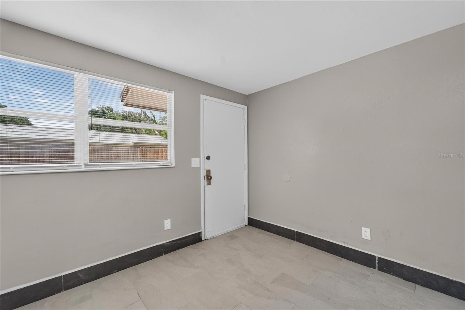 1703 E Idell St Property Photo 3