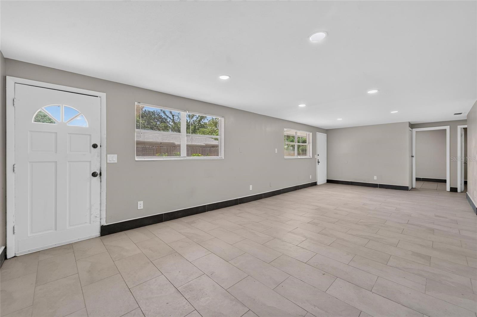 1703 E Idell St Property Photo 4