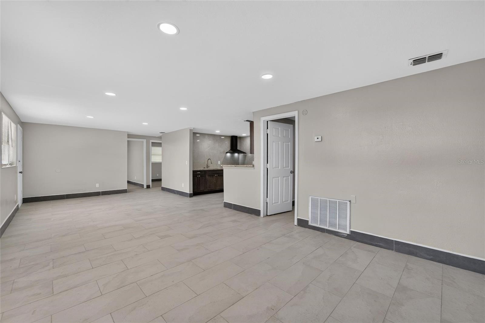 1703 E Idell St Property Photo 6