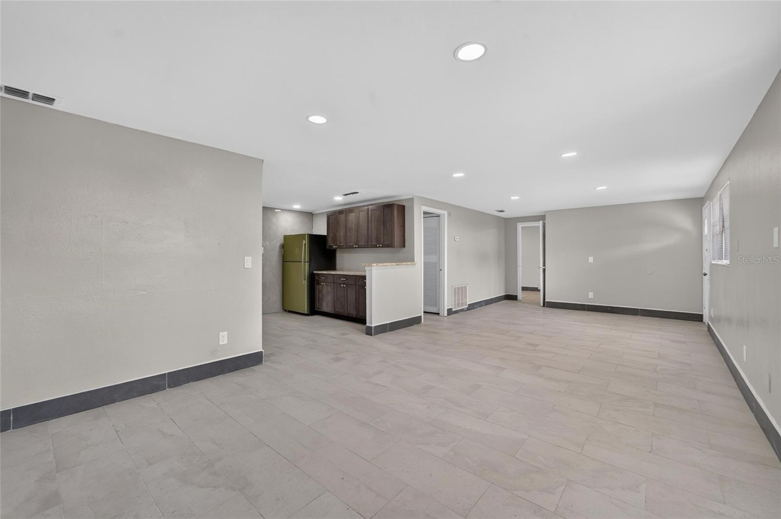 1703 E Idell St Property Photo 8