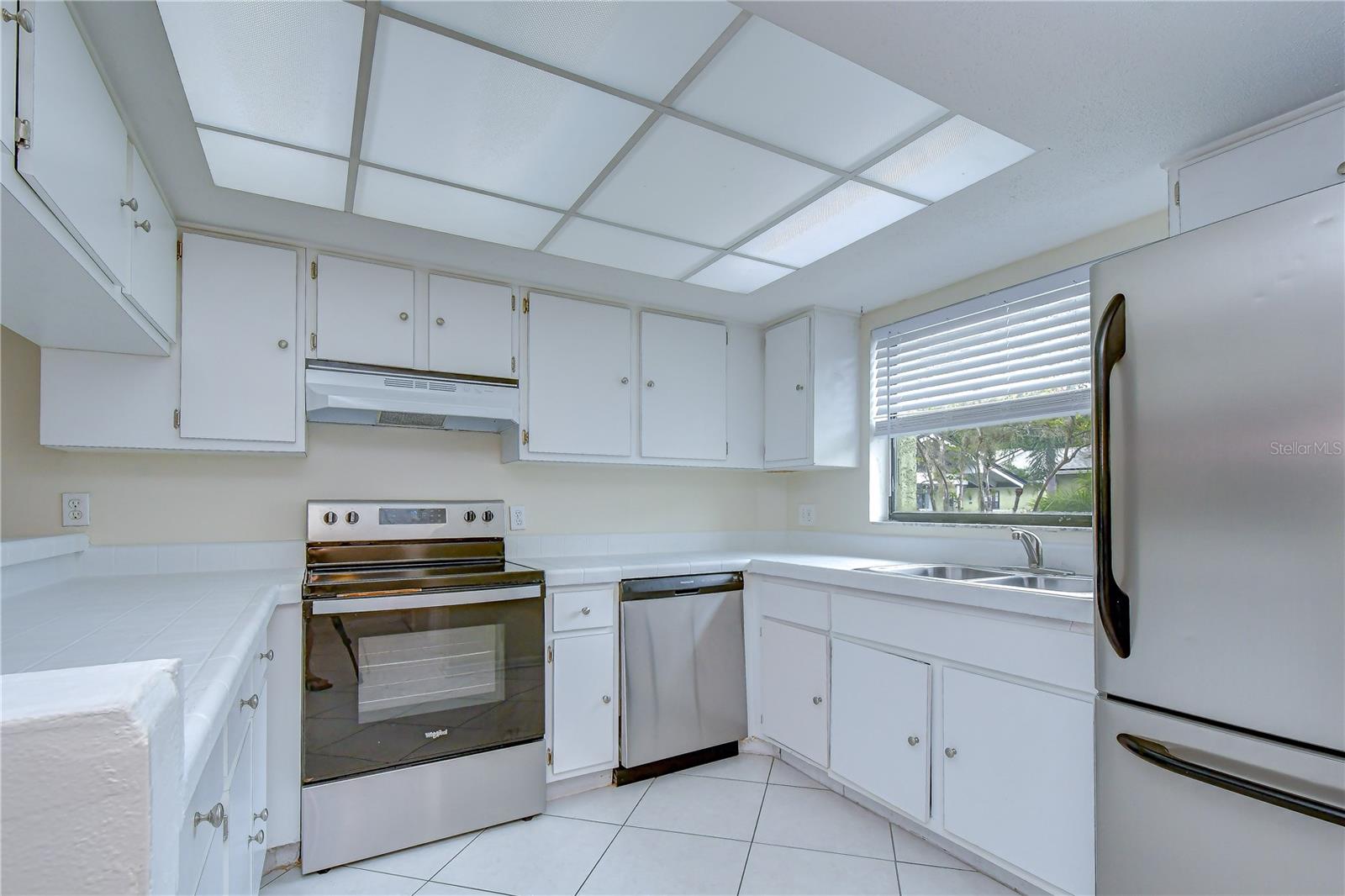 230 Cypress Pl Property Photo 7
