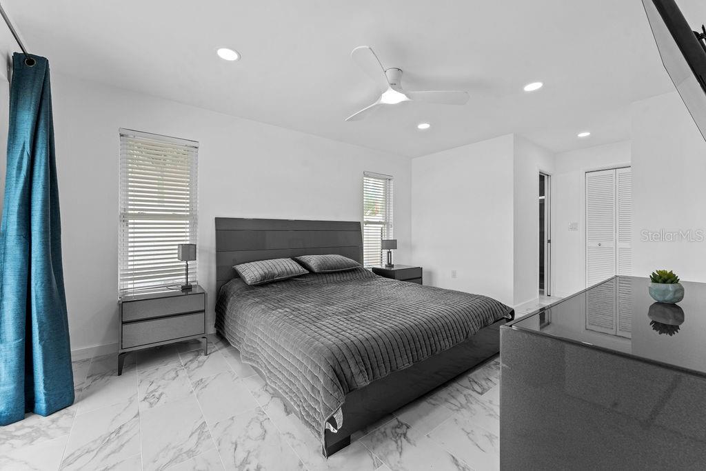 340 Palm Is Ne Property Photo 50