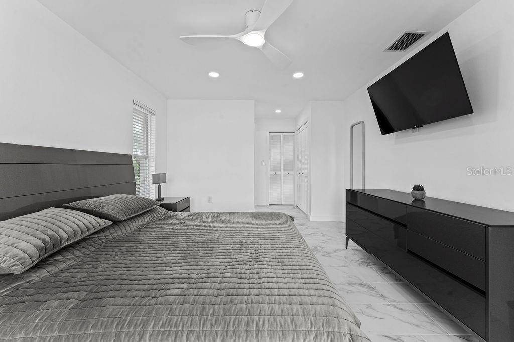 340 Palm Is Ne Property Photo 51