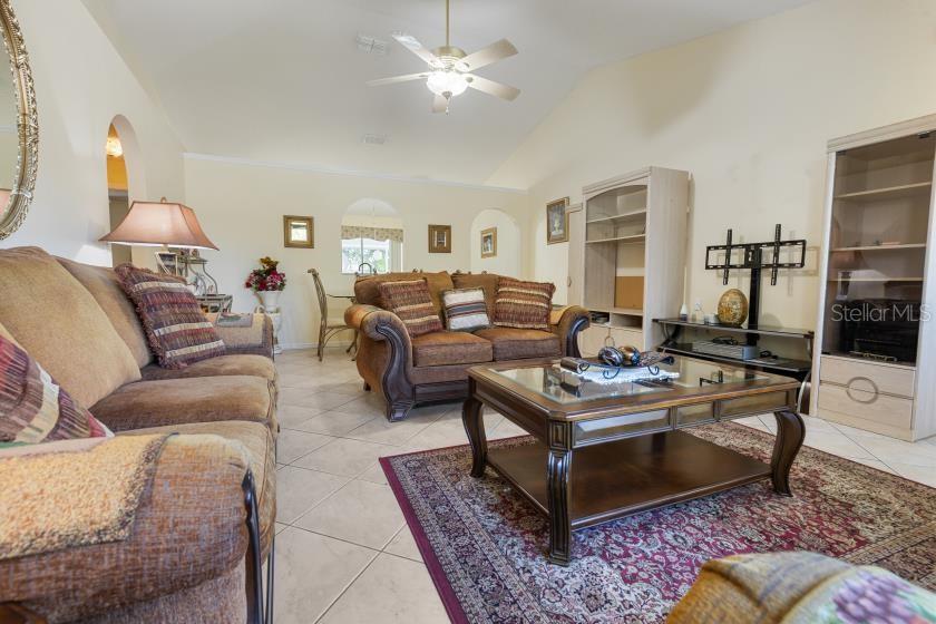 11251 Pickford St Property Photo 5