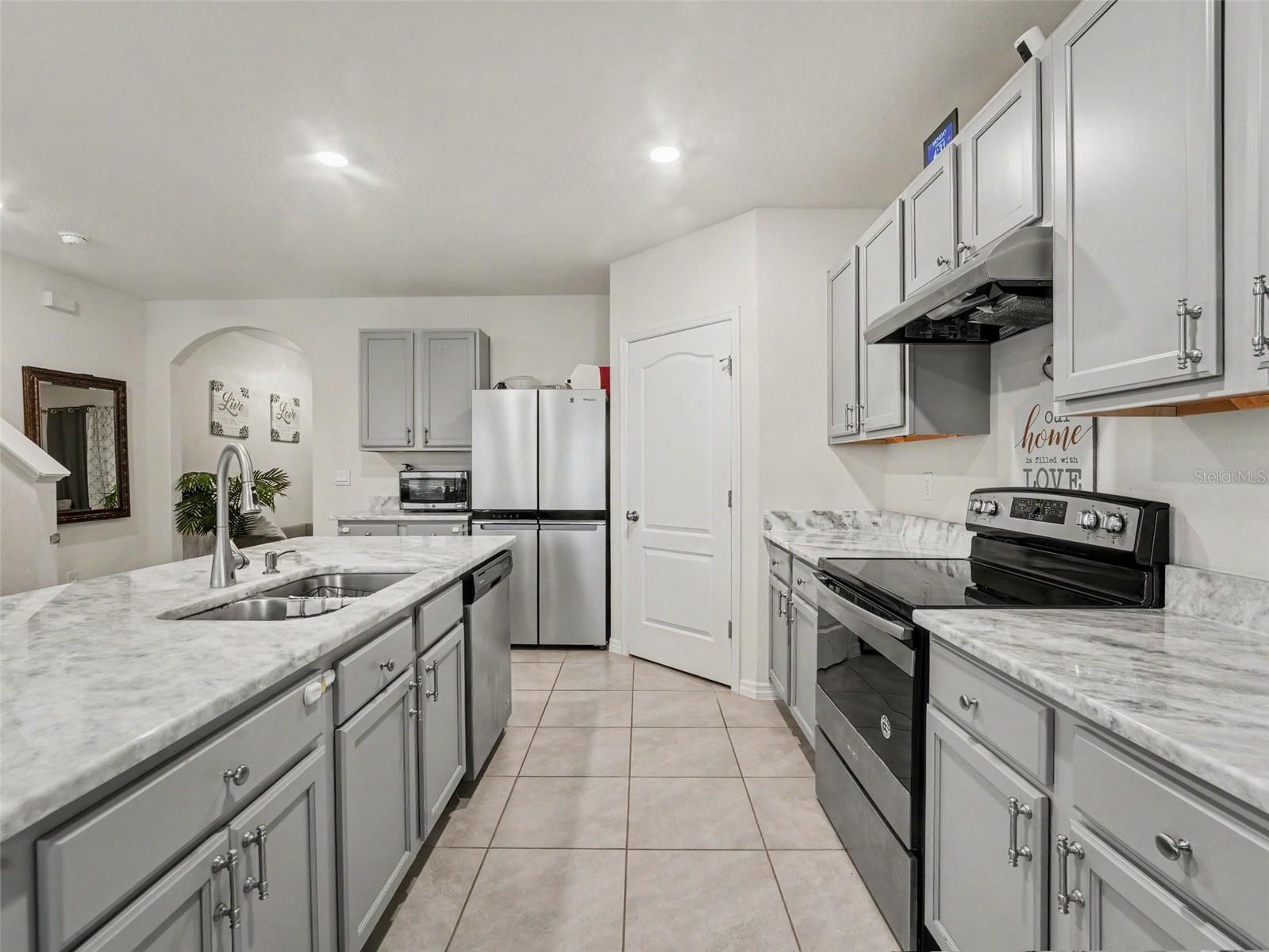210 Meadowbrook Blvd Property Photo 7