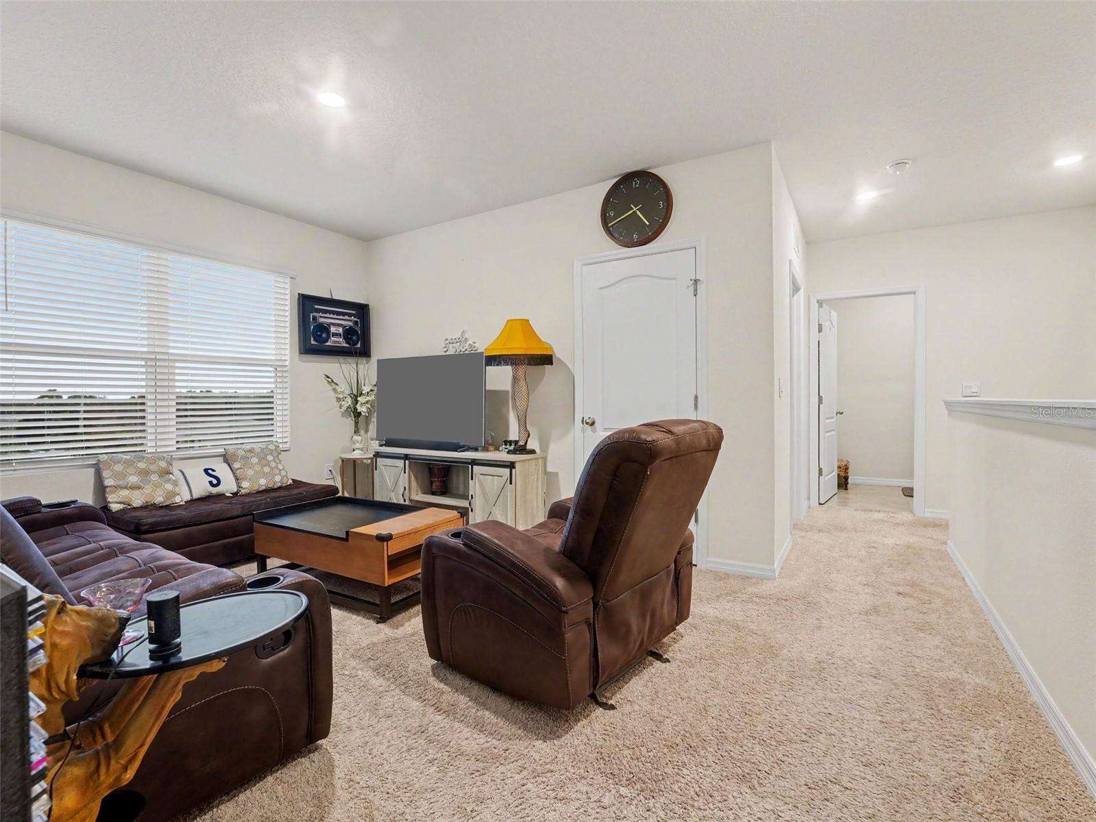 210 Meadowbrook Blvd Property Photo 8