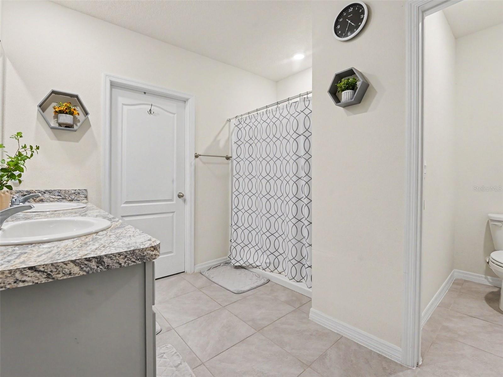210 Meadowbrook Blvd Property Photo 10