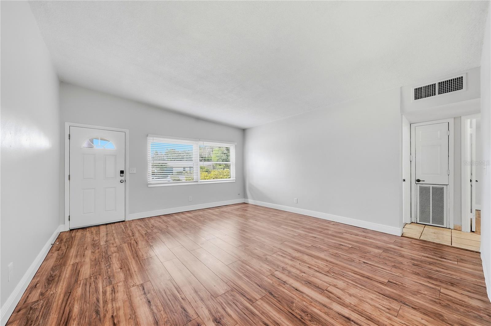 14190 Page Ave Property Photo 6