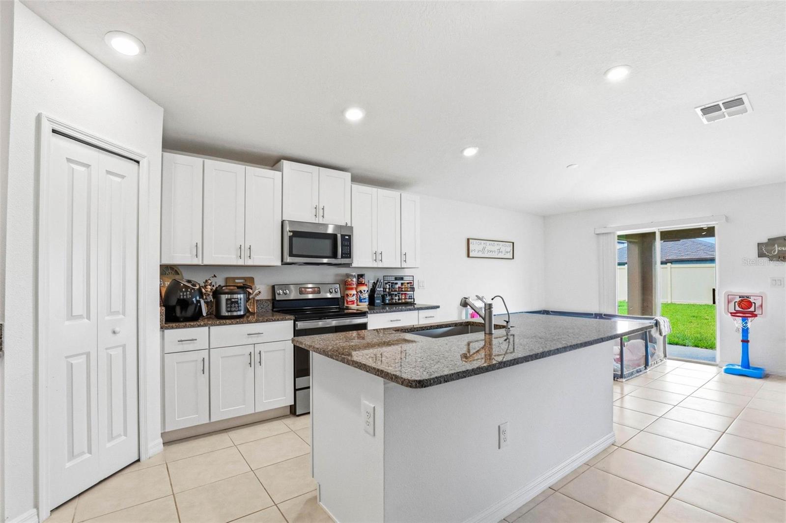 3607 Natural Trace St Property Photo 7