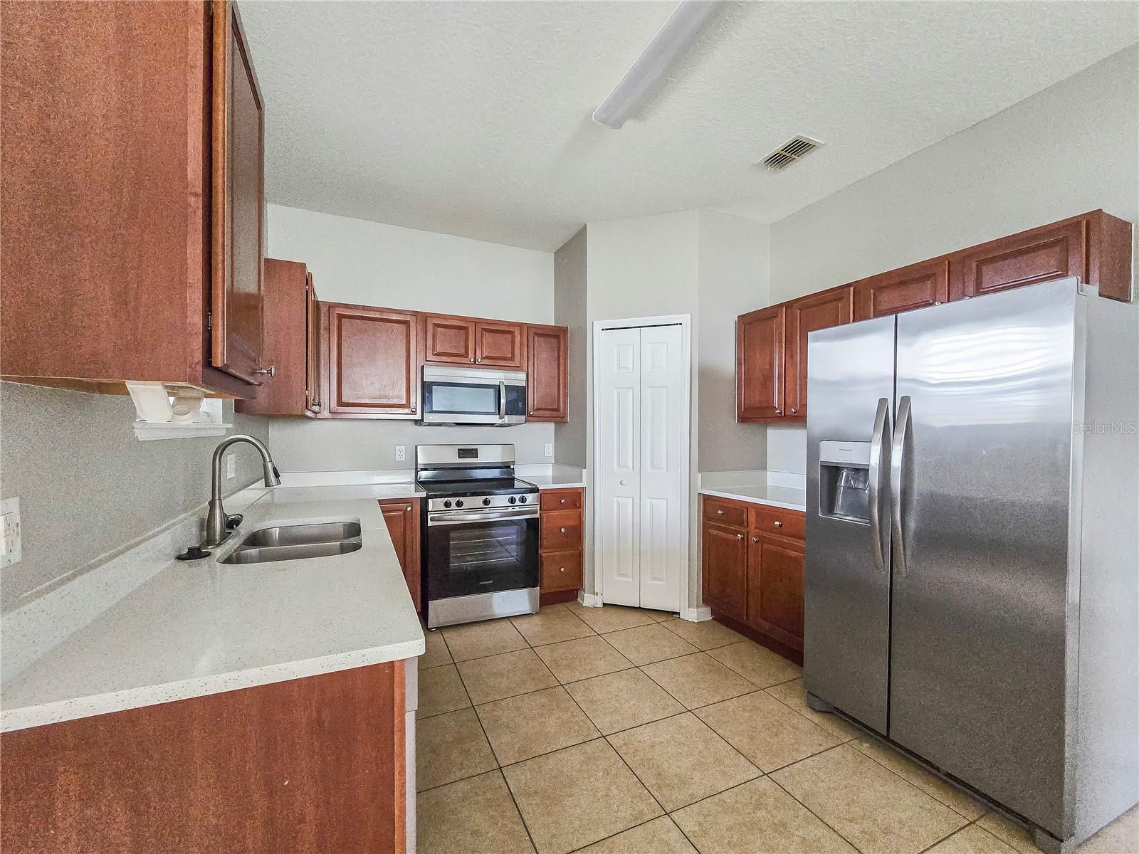 TB8530350 Property Photo 6
